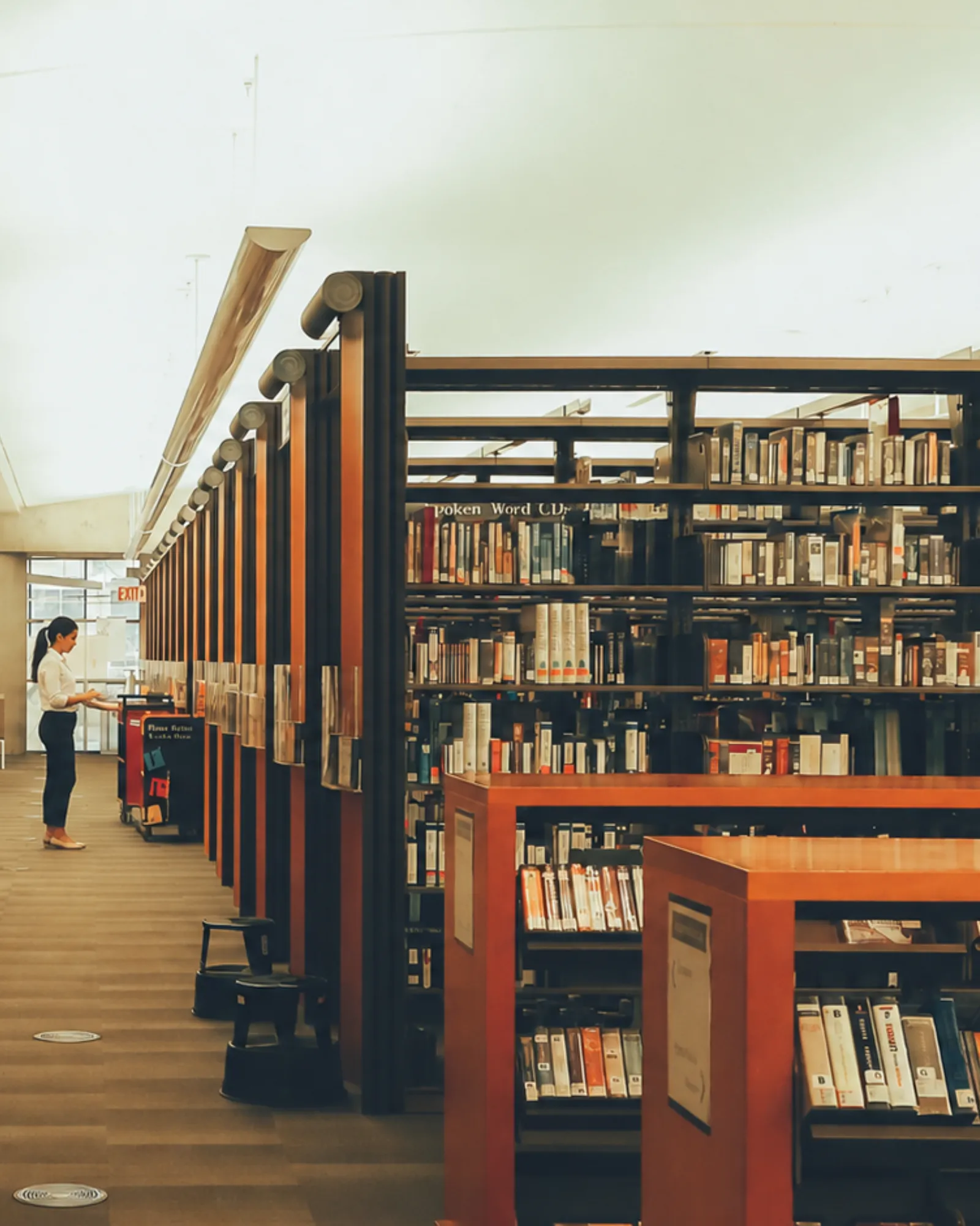 Biblioteca y espacios de lectura de una institución educativa.
